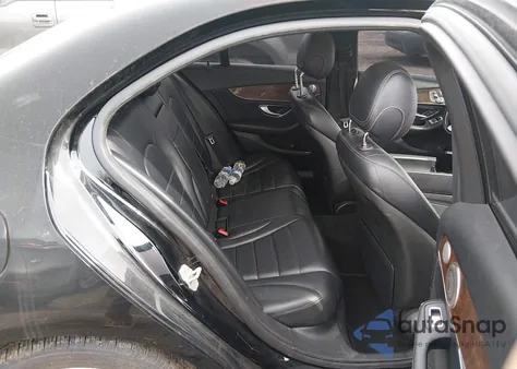 2015 Mercedes-Benz C 300 4Matic z USA, uszkodzony, nr VIN 55SWF4KB7FU004098